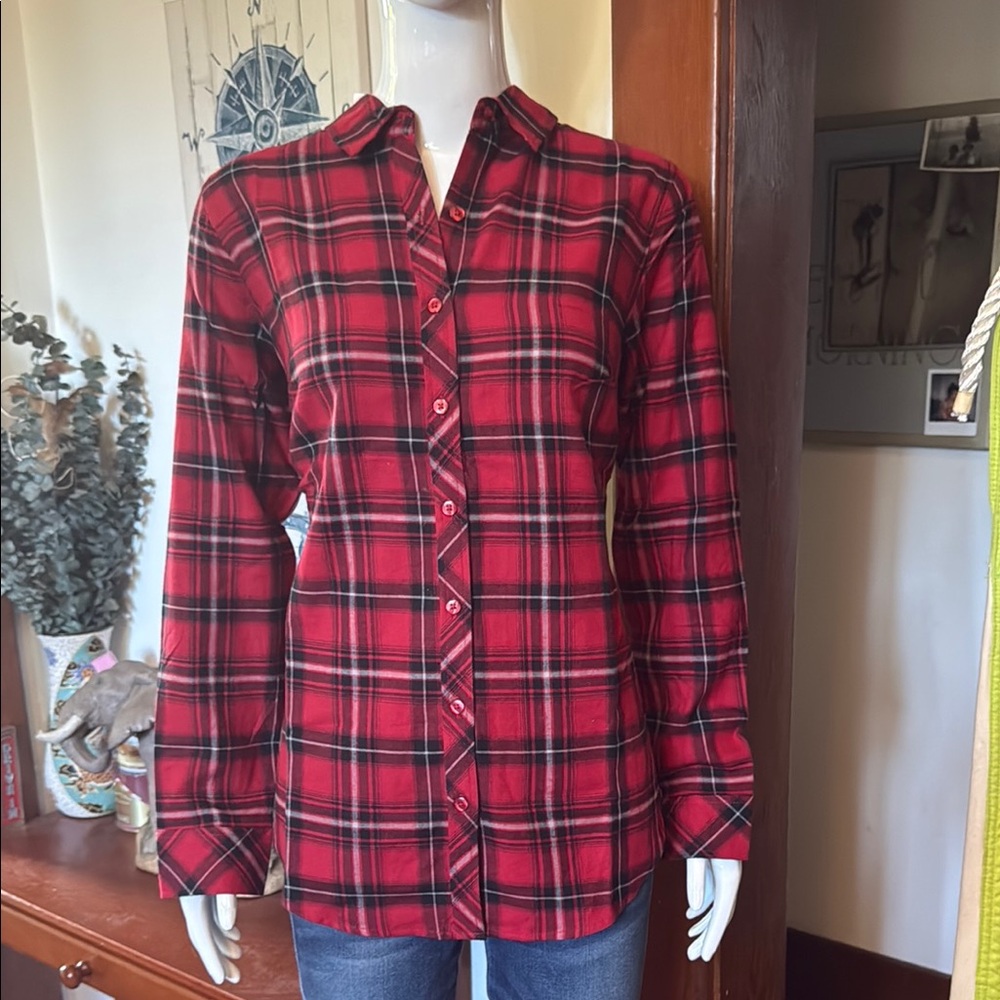 NWT northern reflections size small longer style Plaid Button-Up Women's Top